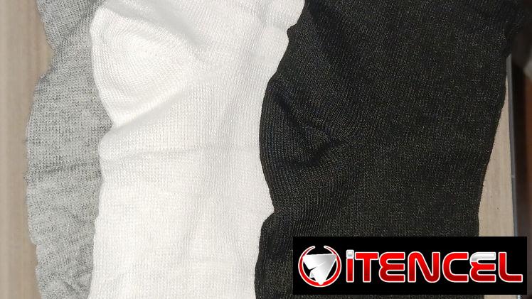 Medias gris blanca y negras