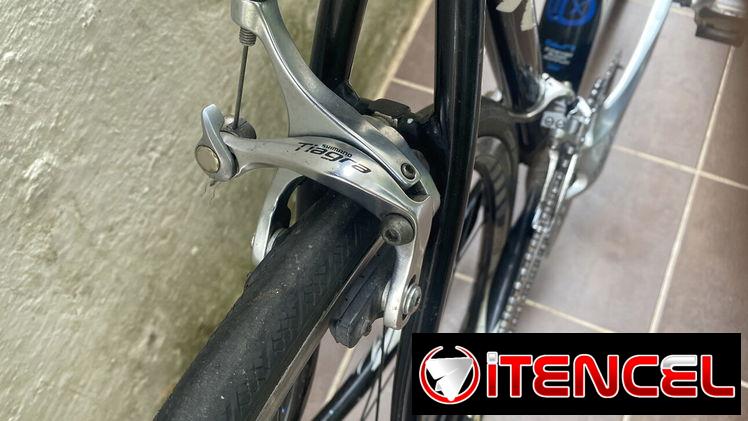 Bicicleta de ruta Specialized de fibra y aluminio