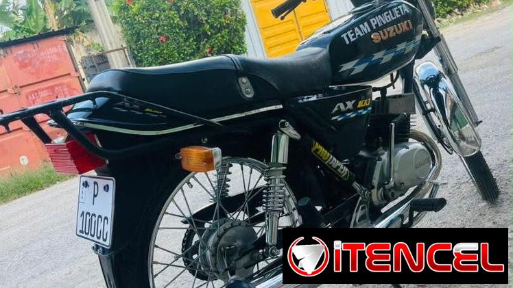 Suzuki AX100 negra