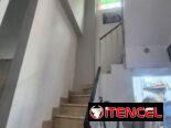 Casa independiente biplanta cn garage y piscina.lawton