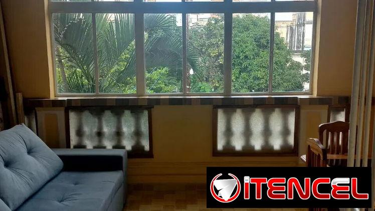 Venta o permuta.Casa amplia en 21 y C, Vedado – 2 cuartos + terraza con vista única