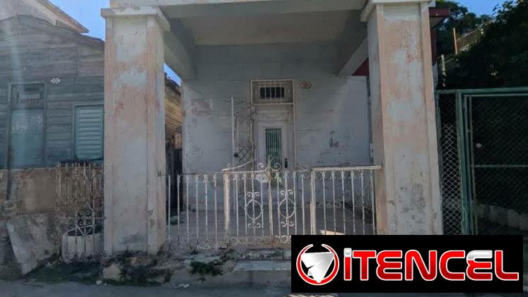 Oportunidad en Santo Suárez.  En venta amplio biplanta en bajos del año 1940, con 84,51 m² y excelente ubicación !!!