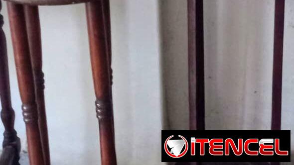 Mesitas ornamentales antiguas