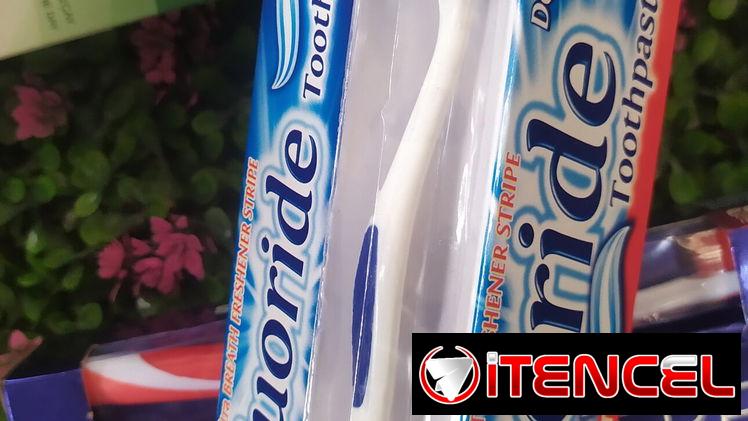 Cepillos de dientes + pasta