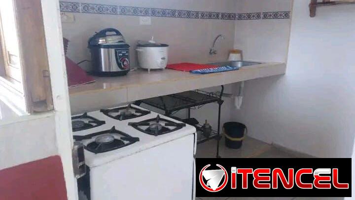 Se renta apto independiente de una habitación o dos en Guanabo, sin piscina a 3 cuadras de la playa. 53880216