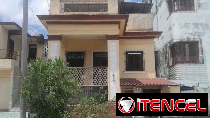 Dos casas en una sola en Santos Suarez Residencial
