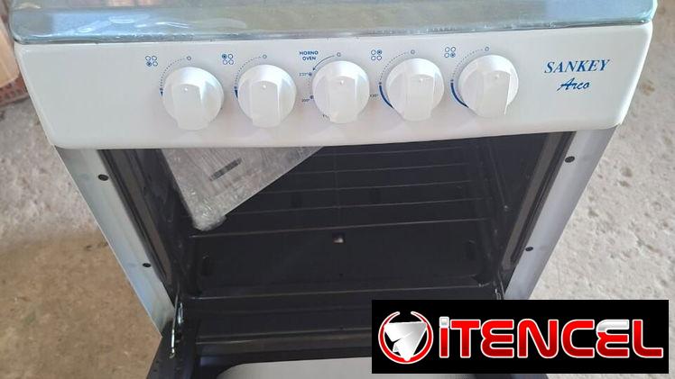 Cocina Sankey de 4 hornillas con horno de gas