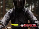 Capa de motociclista pantalón y camisa