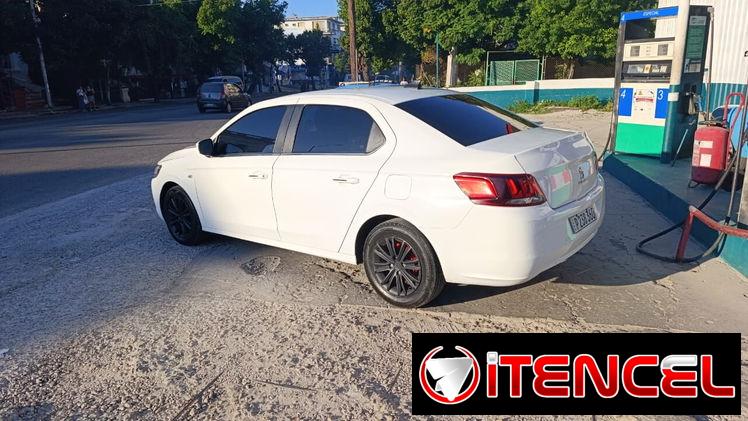 Carro Peugeot 301 año 2019