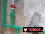 Plomeros y albañiles enchapadores.