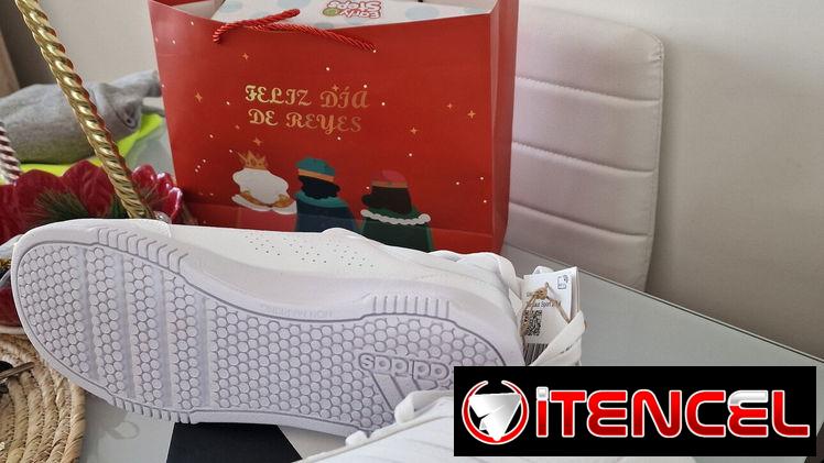 Adidas Tenasur Sport 2.0 K – ¡Elegancia y Comodidad en Blanco Total!