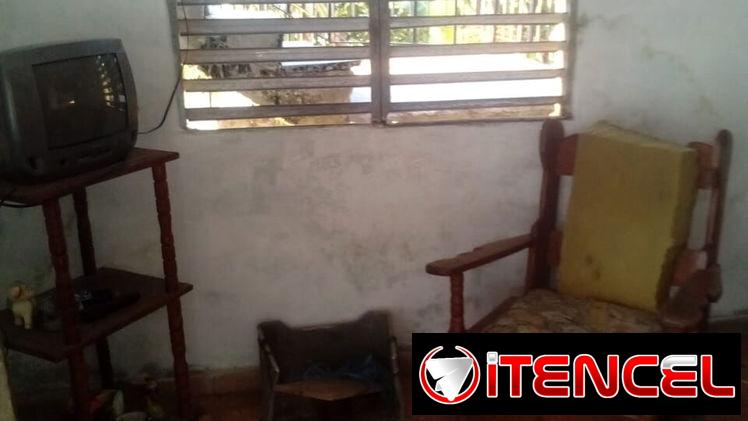 *$8000usd. En venta casa puerta de calle (PLANTA BAJA) de un biplanta en El Roble, Guanabacoa. Placa ocupada.