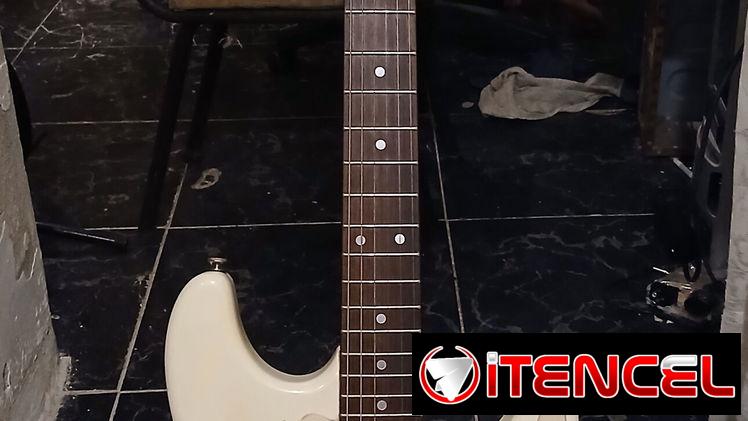 Squier Stratocaster Affinity by Fender