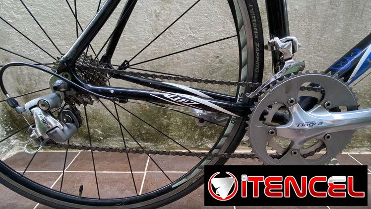 Bicicleta de ruta Specialized de fibra y aluminio