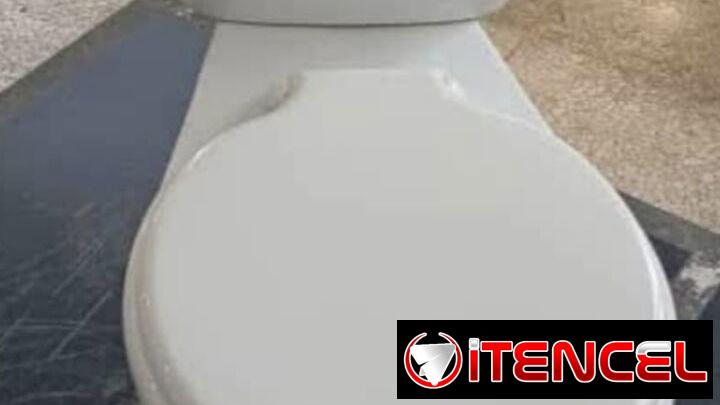 Taza y tanque tapa plástica blanca