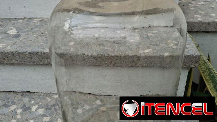 Botellón de cristal para agua