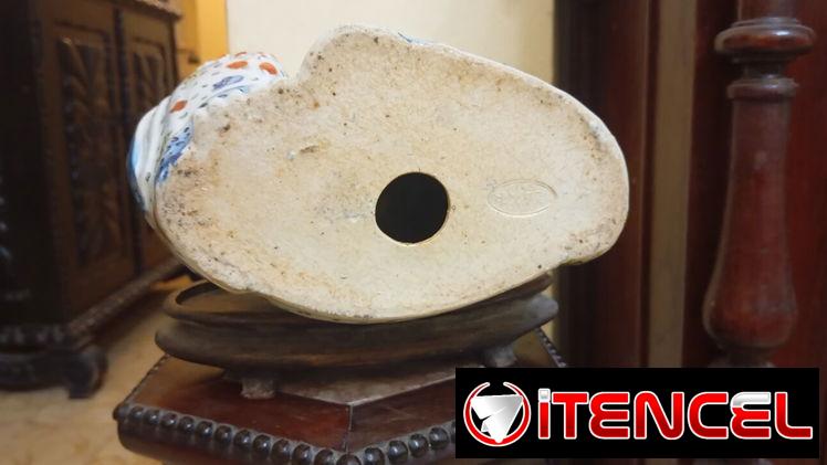 Buda antiguo de porcelana china con base mide 29 cm de altura y sin base mide 25 cm