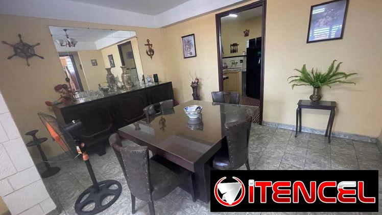 Venta apartamento 2 cuartos con terraza a la calle más de 80 m2 25mil usd 53582376