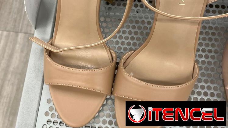 Zapato de tacón cuadrado de mujer