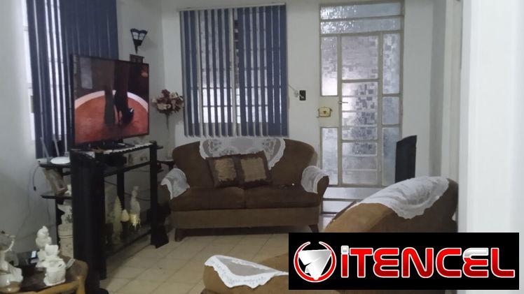 VENDO PROPIEDAD INDEPENDIENTE EN 10 DE OCTUBRE.