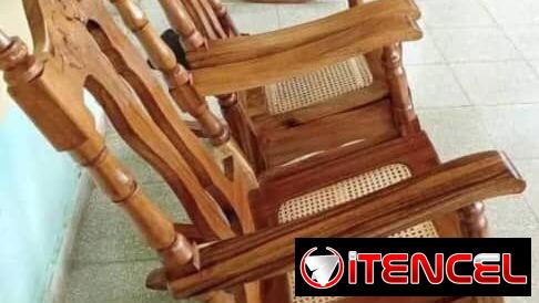 Sillones de madera, suisa, y tapizados