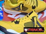Zapatos Jordan retro 4