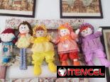 Muñecas de tela y lazos para el cabellos de las niñas