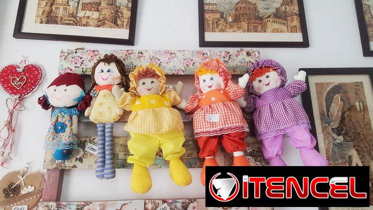 Muñecas de tela y lazos para el cabellos de las niñas