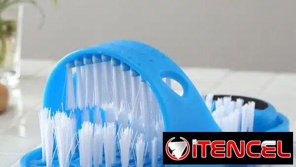 Sandalia exfoliante con ventosas. Cepillo para limpiar los pies
