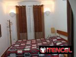 Rento apartamento a cubanos por horas y noches. Con entrada independiente.