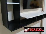 Mueble bajo para TV aéreo en MDF HIDROFUGO con acabado en esmalte sintético, de estilo moderno y líneas rectas.
