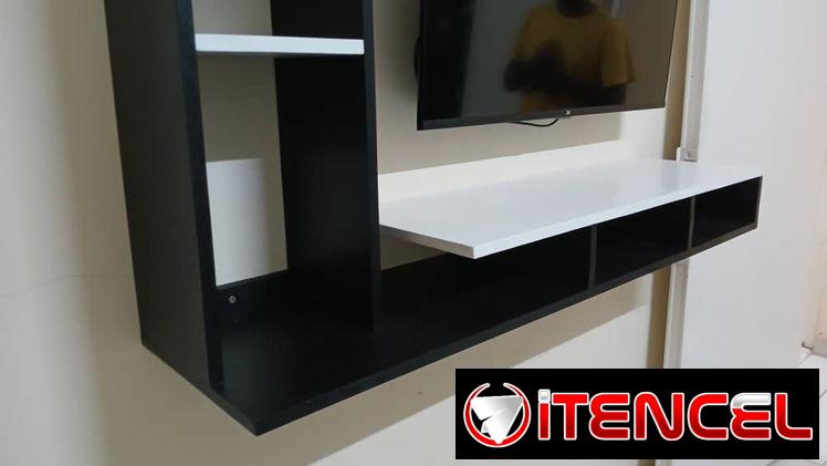 Mueble bajo para TV aéreo en MDF HIDROFUGO con acabado en esmalte sintético, de estilo moderno y líneas rectas.