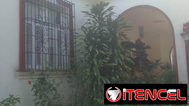 Espectacular casa en Kohly con 4 cuartos y grandes jardines a la venta!!!!