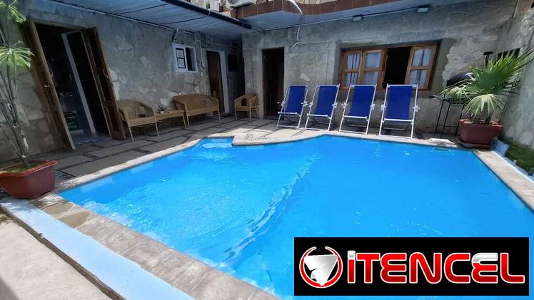 Con respaldo energético a 1 cuadra de la playa. Casa con piscina en la playa