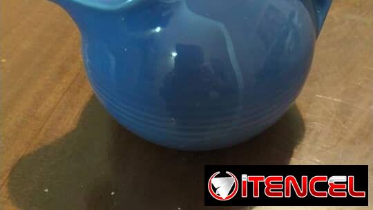 JARRA AZUL. MIDE 10 CMS DE ALTO Y 12 CMS DE LARGO. 1000 CUP.