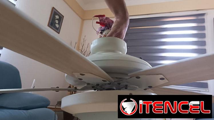 Lampara de techo con ventilador , tiene tres velocidades.