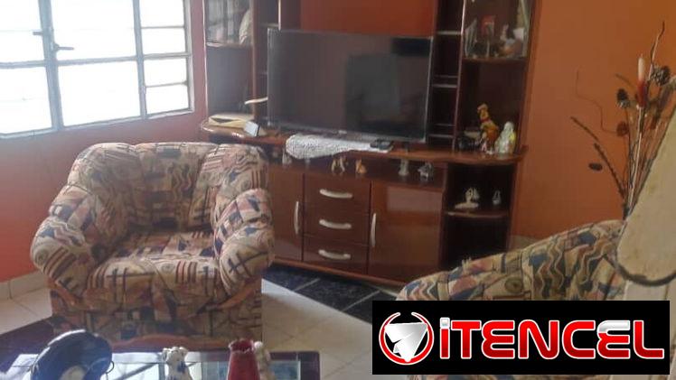 CASA GRANDE EN REGLA! 4 CUARTOS Y 2 BAÑOS – LISTA PARA VIVIR (CON TODO DENTRO)