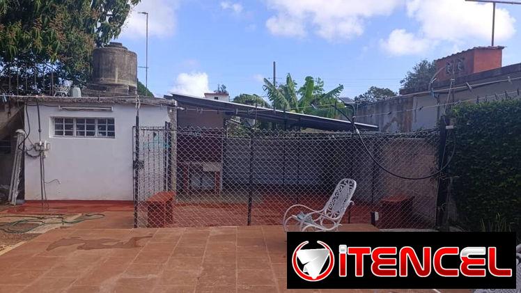 Nexo inmobal presenta   Casa en Cojímar en calle 28 🏠 Casa de 570 m² en total  —  🌿 Zonas exteriores y acceso  · 🚪