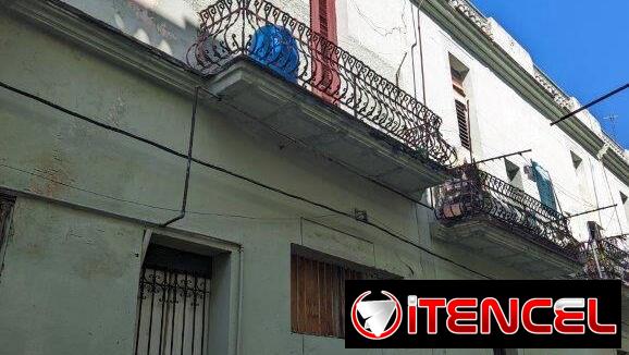 3000 USD_Oquendo y Neptuno”Centro Habana”:Permuto Casa En 1er Piso 67m,2/4 + 1 d Pladul,1erPiso,Azotea Libre,Techo d Pla
