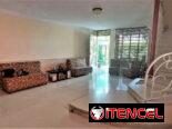 Casa de 4/4 c/terreno, amueblada, en la Víbora (VB-42)