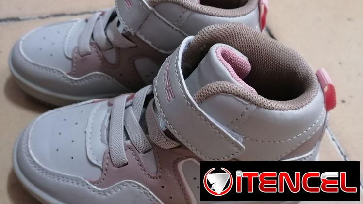 Zapatos para niños número 9 USA (26 aqui)