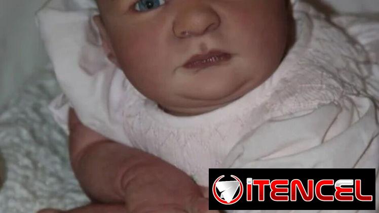 Bebé embalsamamado de imitación