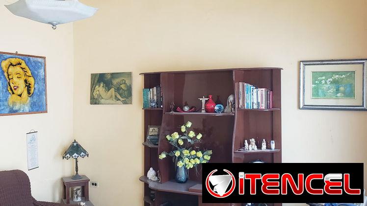 SE VENDE CASA de 1 habitación (Casa puerta de calle puntal alto, techo placa libre, teléfono fijo, gas de la calle, etc)