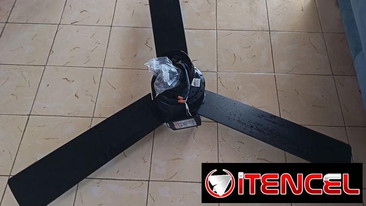 Lampara de techo Westinghouse con ventilador y mando para regular velocidades.