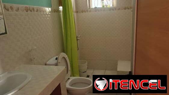 Vendo casa con todo en playa puente 5 9097239  Papeles en regla Precio 15mil  Cocina camas split televisor muebles refri