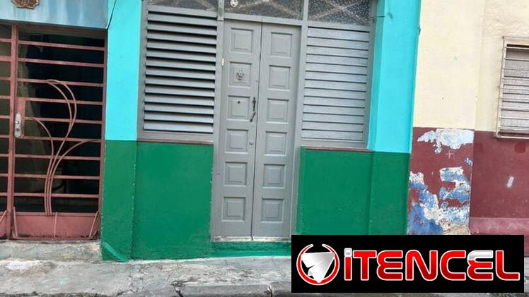 Se vende o se permuta para municipio vedado casa en centro habana