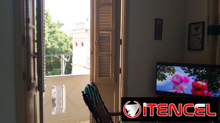 SE RENTA HABITACIÓN PARA ESTUDIANTE EXTRANJERO.  FRENTE A LA UNIVERSIDAD.