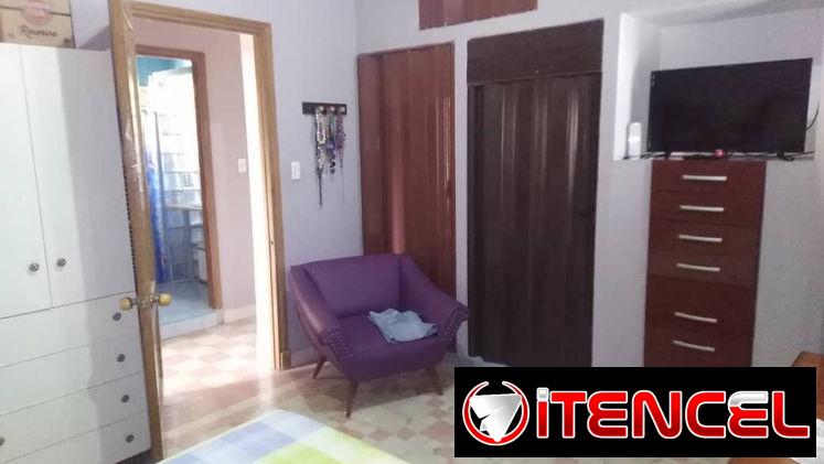 REBAJA DE 75 A 65 mil USD. Casa de 5 cuartos y 3 baños en Plaza de la Rev.