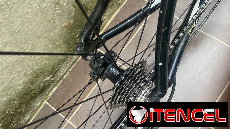 Bicicleta de ruta Specialized de fibra y aluminio