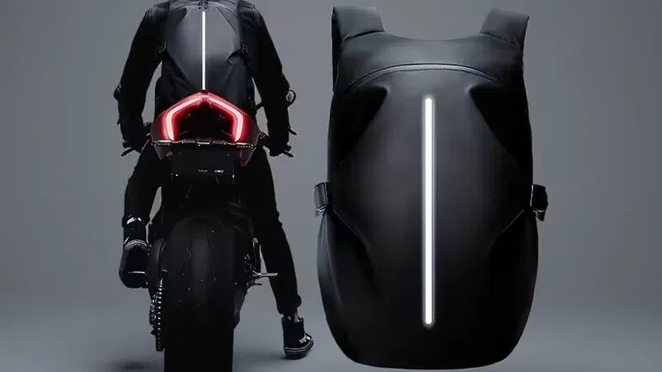 ¡MOCHILA TÁCTICA PARA MOTO CON PORTACASCO!